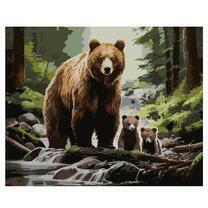 Медведица с медвежатами на реке