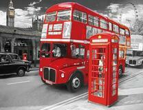 Омнибус и телефонная будка в Лондоне