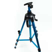 Без бренда «Мольберт металлический тренога складной, усиленный, синий в чехле с уровнем, компасом и ручкой, регулируемый» в Астрахане 