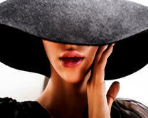 Без бренда «Дама в стильной шляпе» в Астрахане 